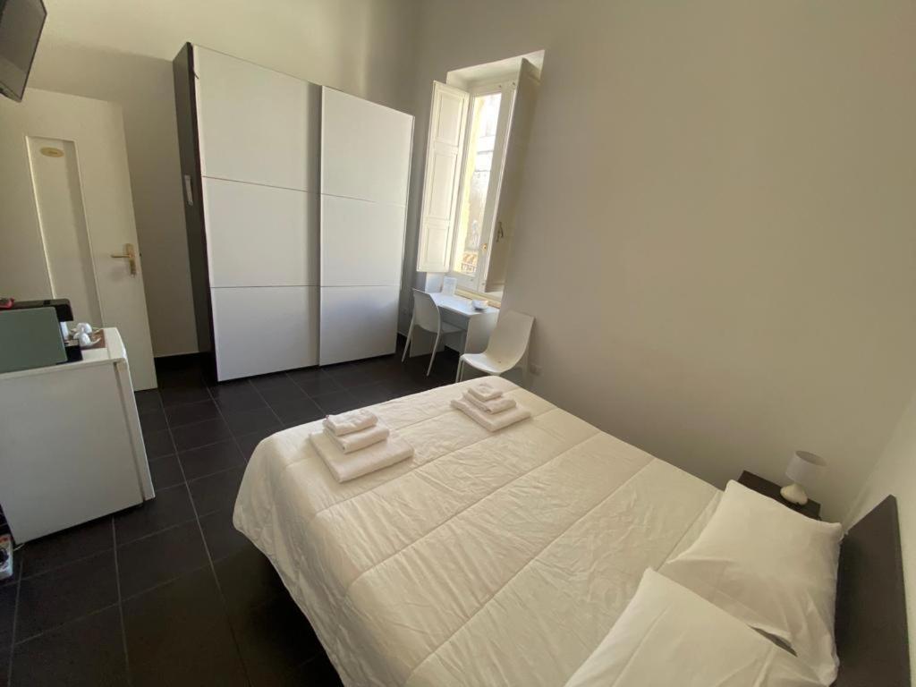 Bed and Breakfast Gatto Bianco La Dimora Storica à Lecce Extérieur photo