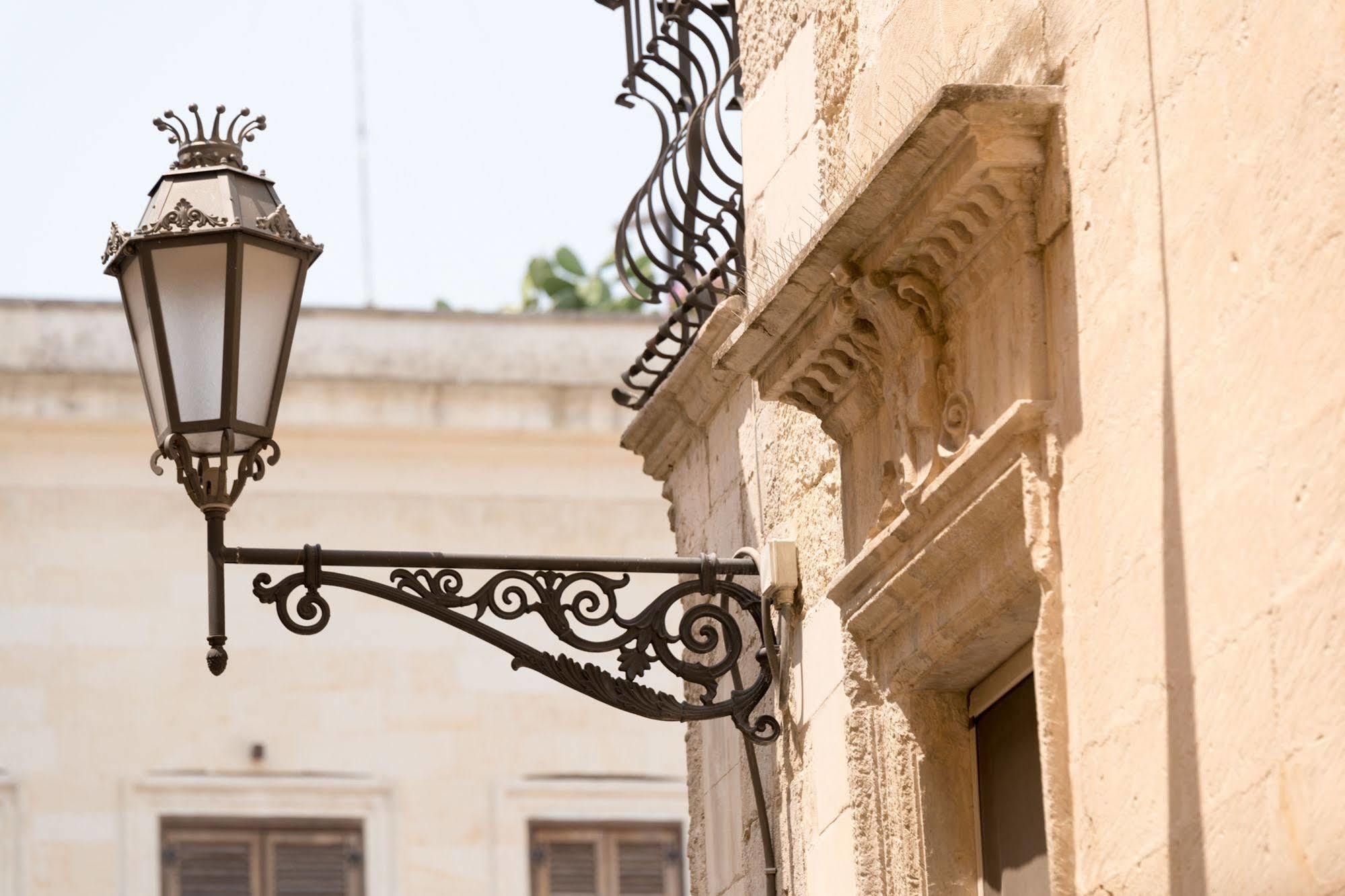 Bed and Breakfast Gatto Bianco La Dimora Storica à Lecce Extérieur photo