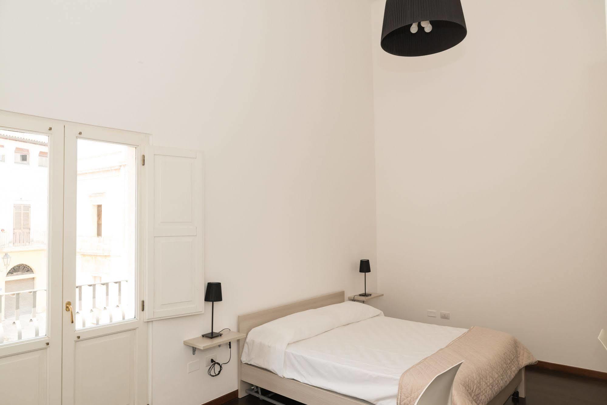 Bed and Breakfast Gatto Bianco La Dimora Storica à Lecce Extérieur photo